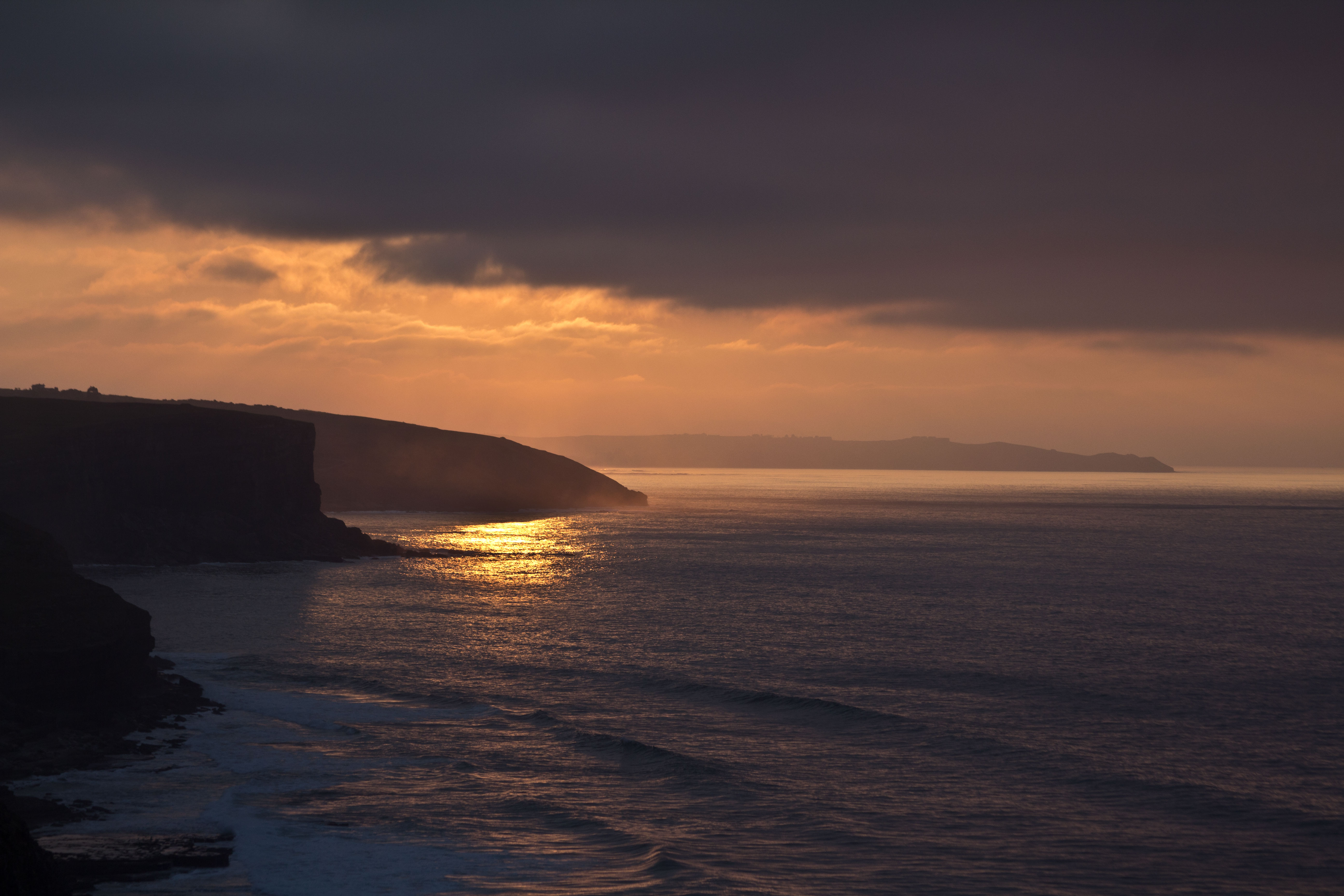 Atardecer sobre los acantilados de la costa cantábrica — Camino del Norte