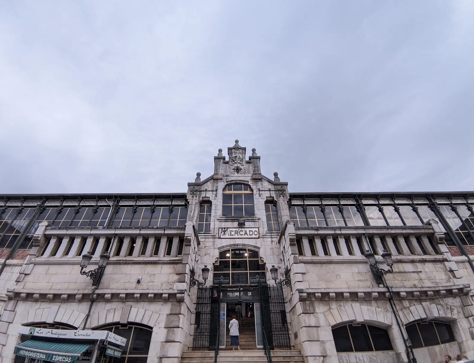 19th-century iron facade of the Mercado de la Esperanza in Santander, exterior view