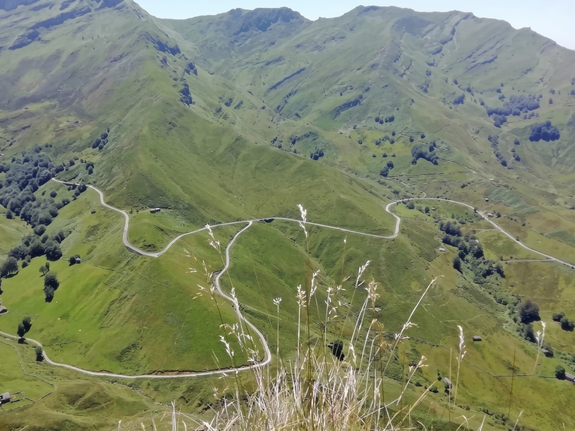 Vista abierta desde el Portillo de Lunada hacia las sierras de Burgos