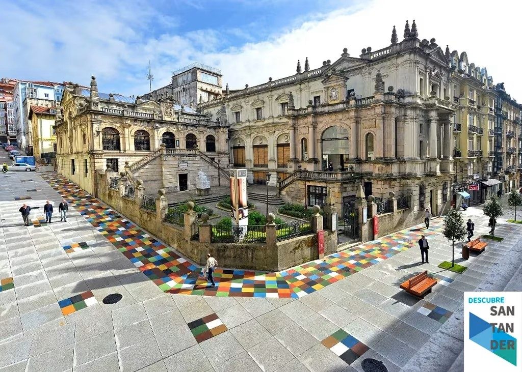 Saal mit klassischer spanischer Malerei im Inneren des MAS, dem ehemaligen Museo de Bellas Artes von Santander