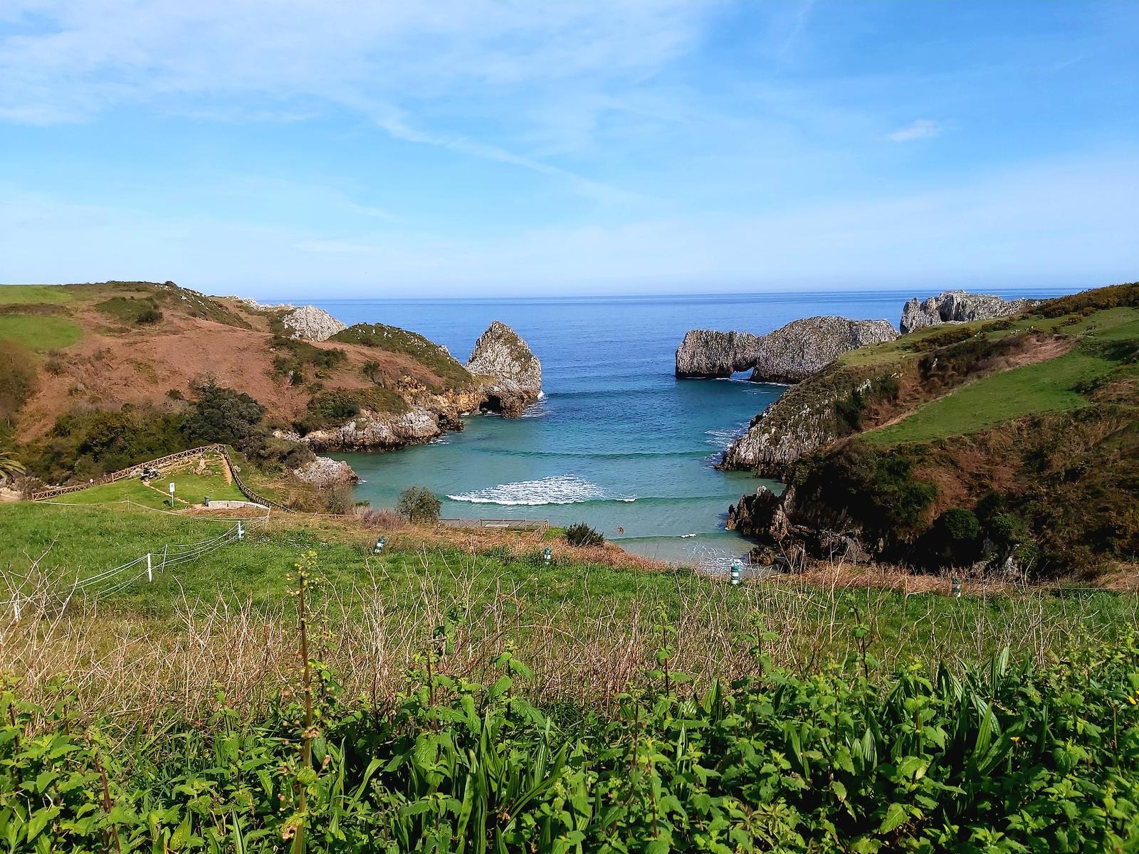 Walking trail and natural viewpoint toward the coastline, before heading down to the beach.