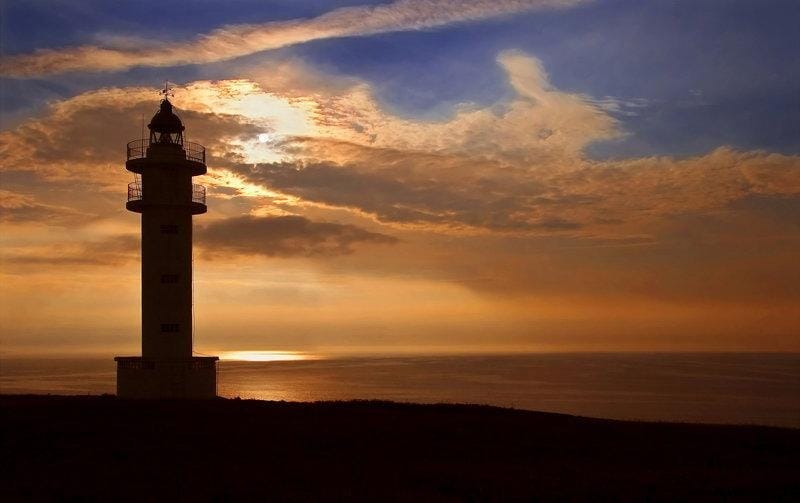 Costa de Trasmiera al atardecer en una tarde despejada de diciembre