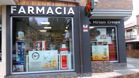 Front of Farmacia Miriam Crespo in Ajo, with the green pharmacy cross visible