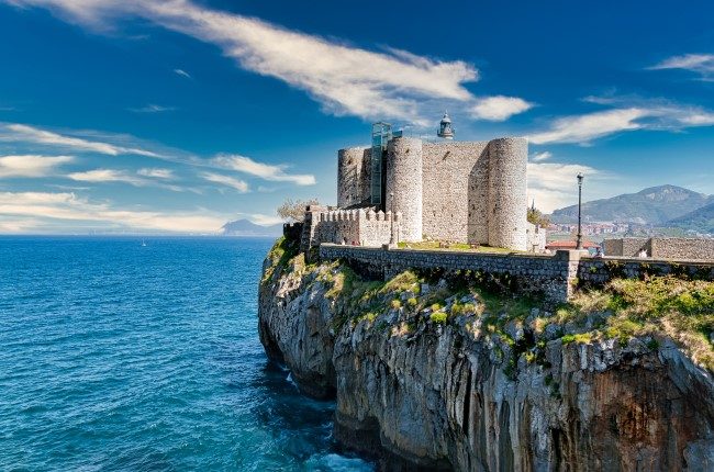 Castillos y torres medievales de Cantabria